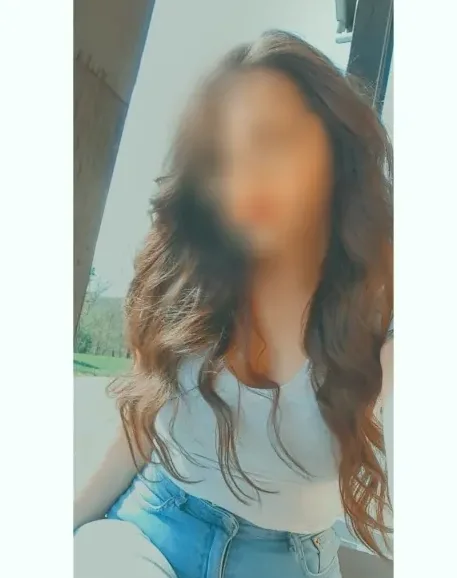 Chiara, 24