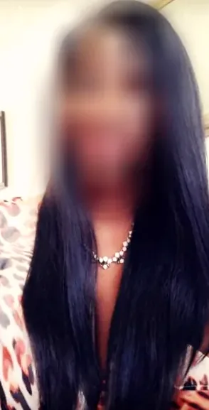 Lara, 39
