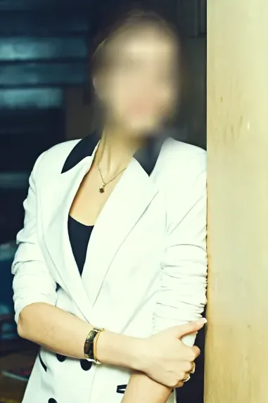Leonie, 30