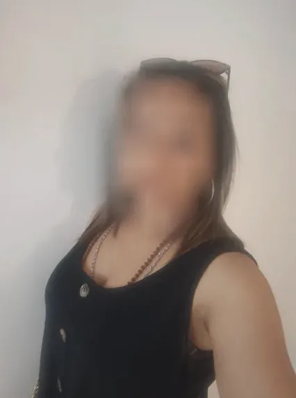 Mia, 38