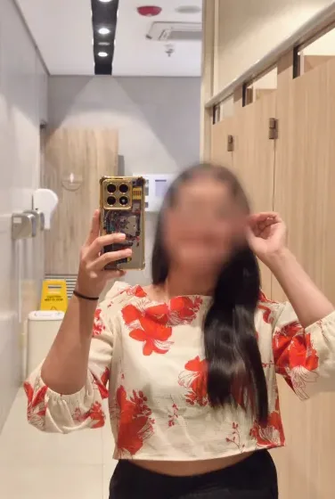 Nina, 31
