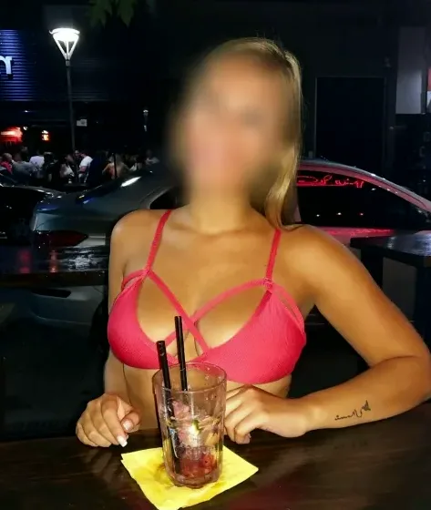 Paula, 32