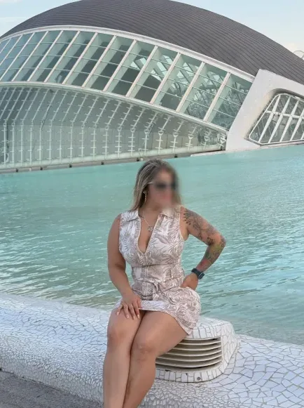 Viktoria, 32