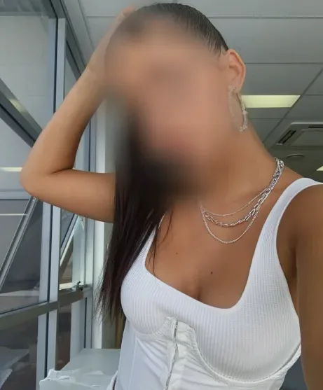 Yasmin, 20