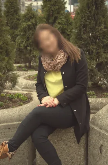 Zeynep, 27